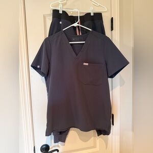 Figs Charcoal Scrub Top & Bottom